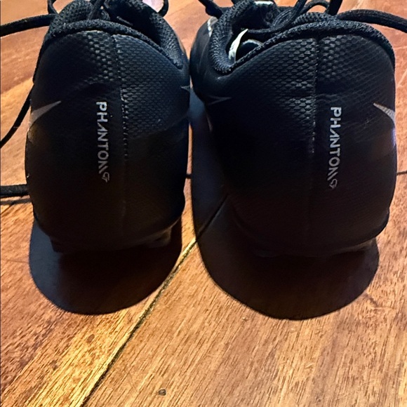 Nike Phantom Black and White Boys Soccer Cleats. Size US 1. Like New! - Picture 6 of 7